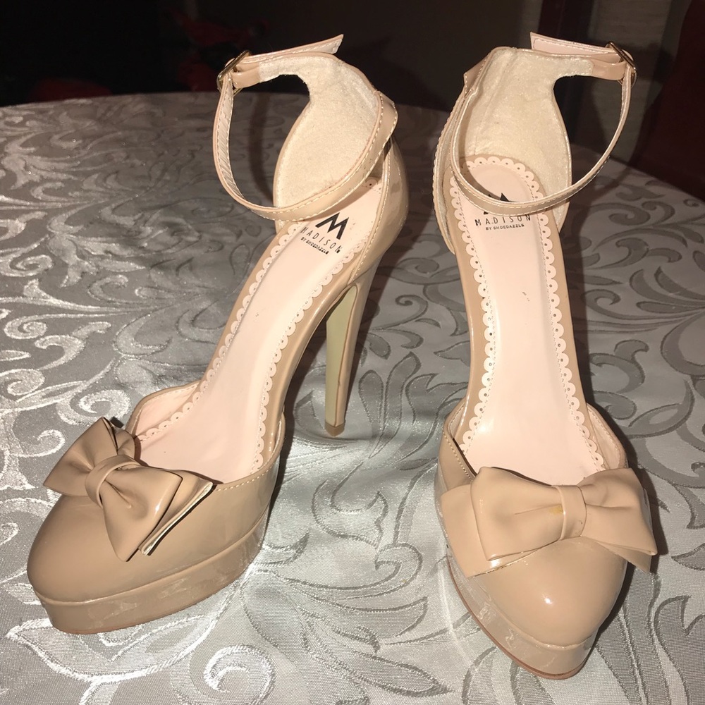 Never worn - Size 6.5